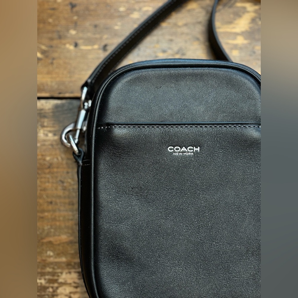 Coach Hitch Black Leather Crossbody Bag - Picture 2 of 9